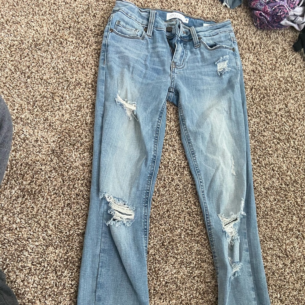 light blue ripped skinny jeans